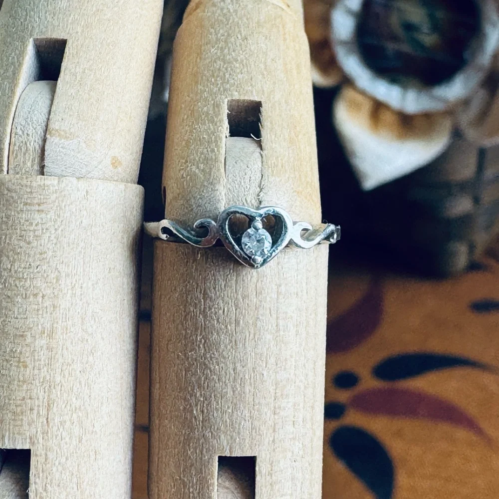 Little Heart Sterling Silver Ring - Picture 6 of 6